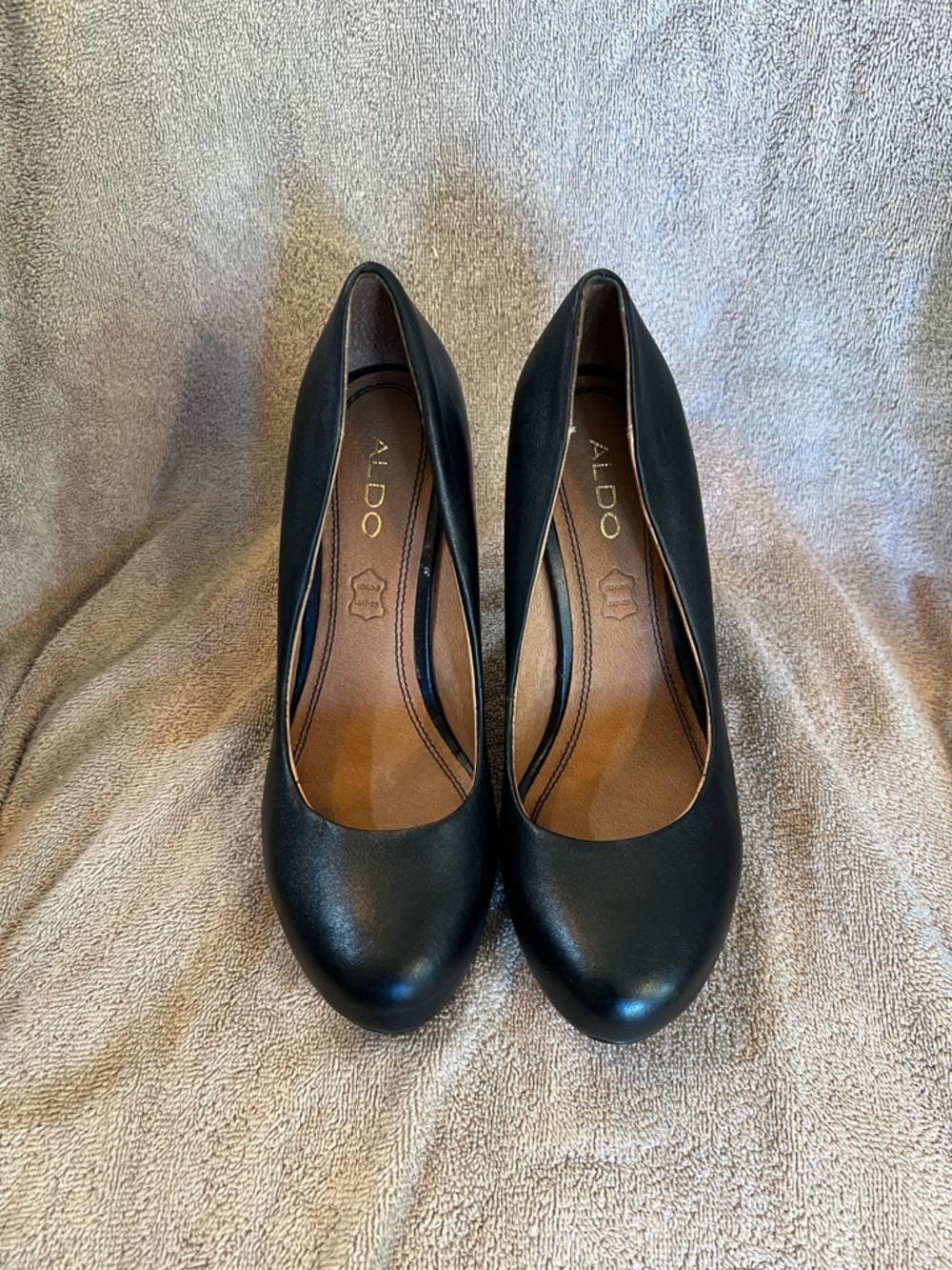 ALDO Black Leather Round-Toe Pumps